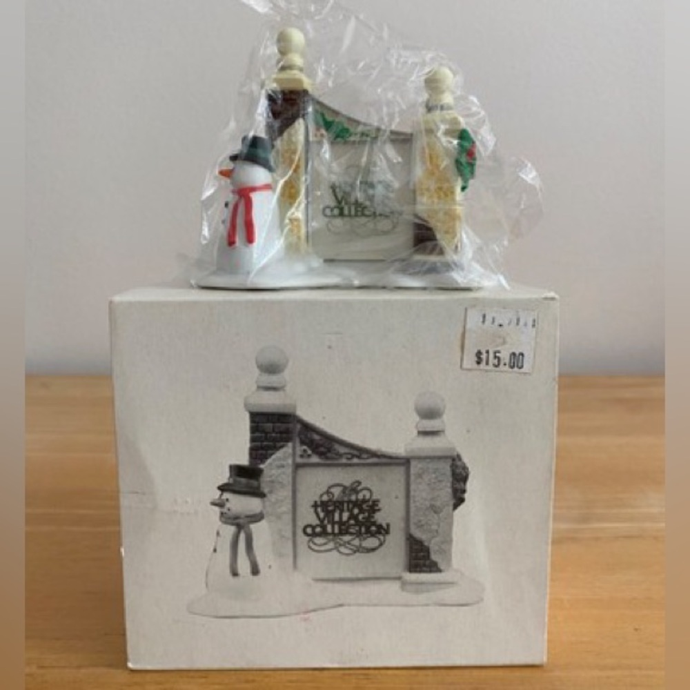 Dept 56 Heritage Village Vintage 1989 “Village Sign With Snowman” Retired